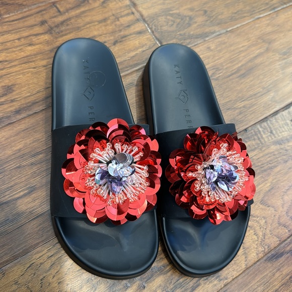 Katy Perry pool sandals - Picture 3 of 7